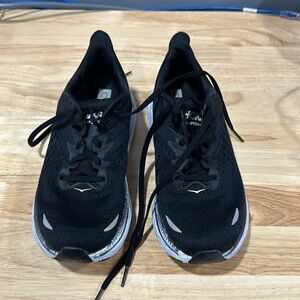 Hoka women’s size 8 1/2 Clifton eight shoe.